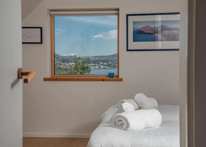 Cuillrigh - Luxury House, Loch & Mountain Views